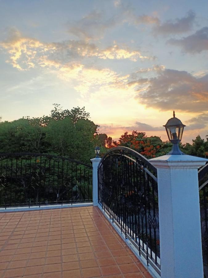 El Castillo Bed And Breakfast Angono Extérieur photo