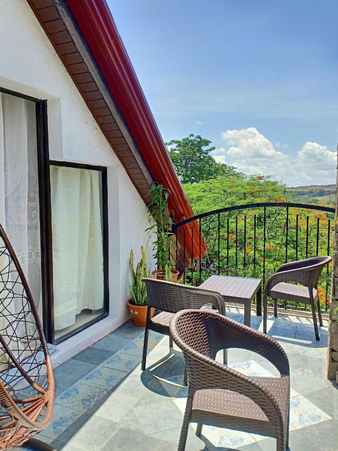 El Castillo Bed And Breakfast Angono Extérieur photo