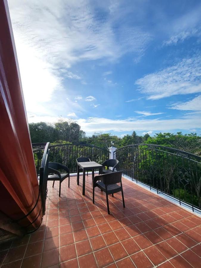 El Castillo Bed And Breakfast Angono Extérieur photo